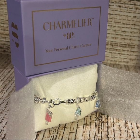 🐾 Drive In Delights 🐾 - Picture 5 of 6